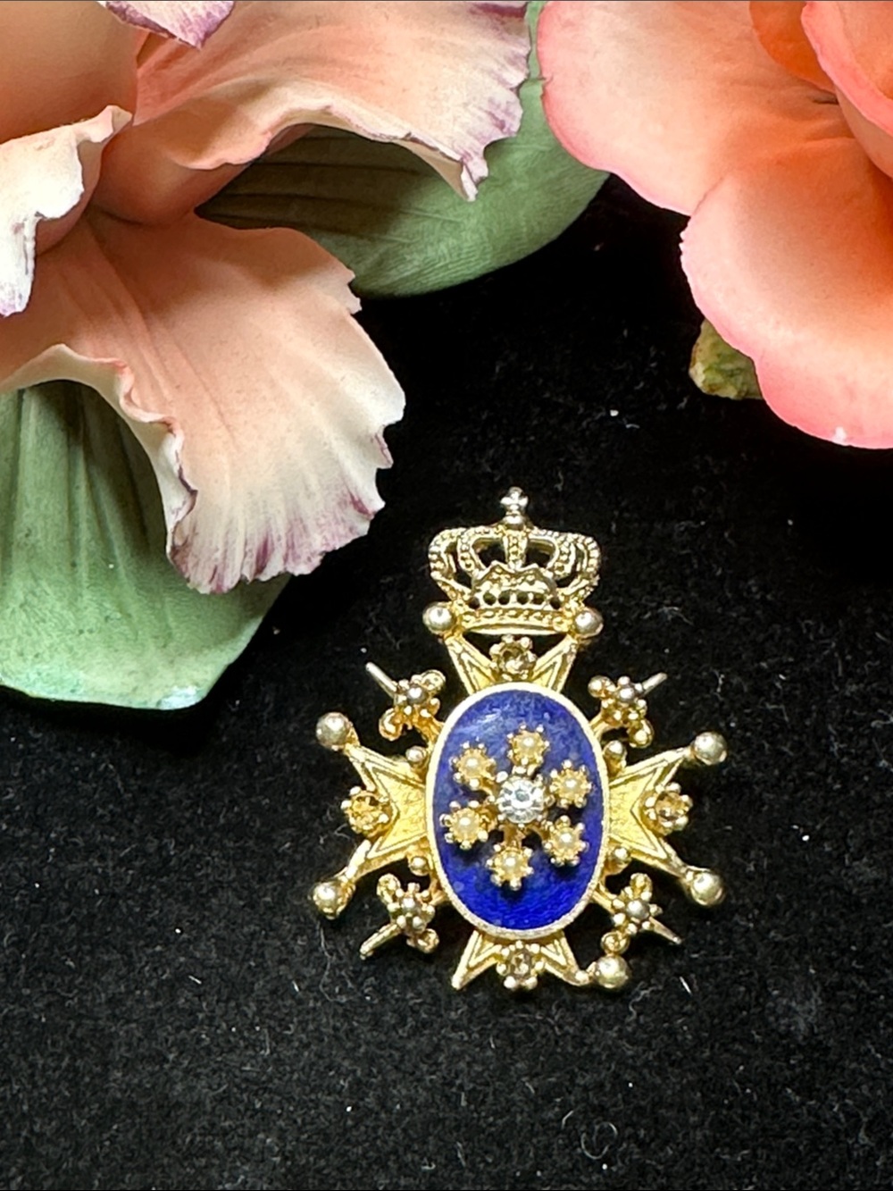 CORO - Gold-Tone Crown & Lapis-Blue Enamel Starburst Brooch - Women Jewelry